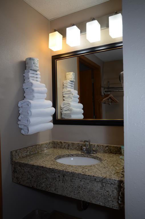 מוניסינג North Star Hotel Pictured Rocks מראה חיצוני תמונה